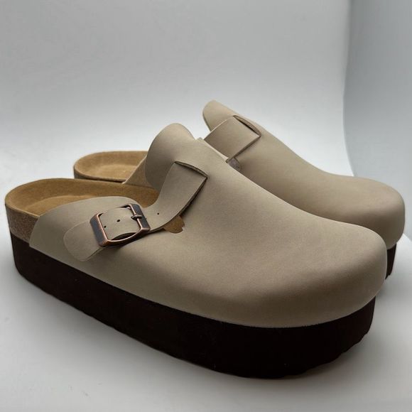 CUSHIONAIRE Women's Cork Footbed Platform Clog 9 SAND - Picture 1 of 7